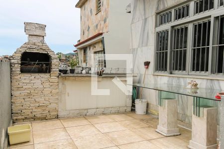 Casa à venda com 280m², 4 quartos e 4 vagas Casa à venda com 280m², 4 quartos e 4 vagasÁrea da Frente