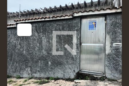 Casa à venda com 280m², 4 quartos e 4 vagas Casa à venda com 280m², 4 quartos e 4 vagasFachada