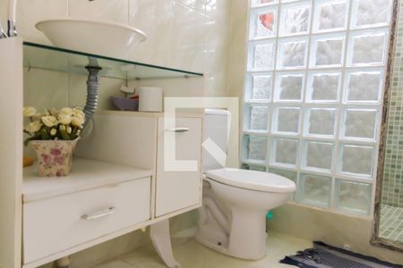 Casa à venda com 280m², 4 quartos e 4 vagas Casa à venda com 280m², 4 quartos e 4 vagasBanheiro Social