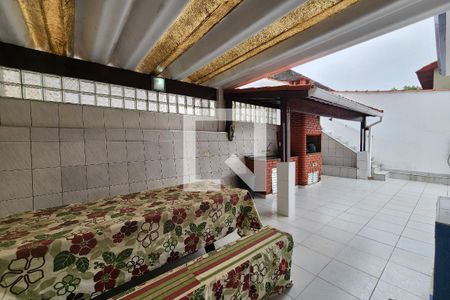 Casa à venda com 250m², 2 quartos e 2 vagasÁrea 