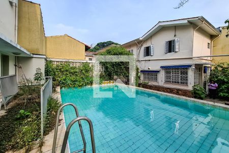 Casa à venda com 559m², 8 quartos e 4 vagasÁrea Externa