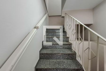 Casa à venda com 559m², 8 quartos e 4 vagasEscada