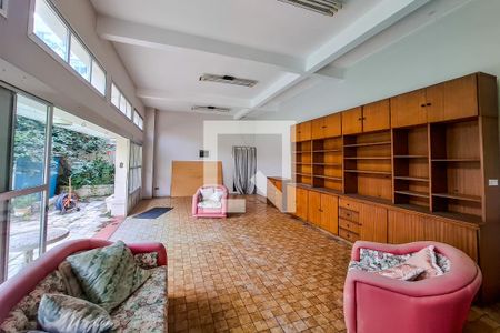 Casa à venda com 559m², 8 quartos e 4 vagasÁrea Externa