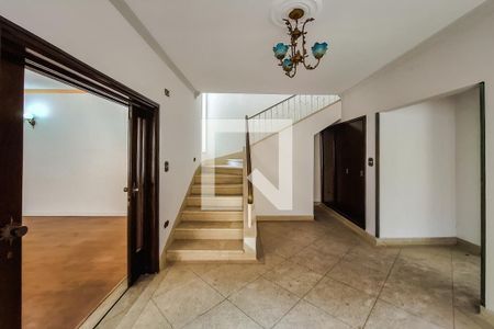 Casa à venda com 559m², 8 quartos e 4 vagasEscada