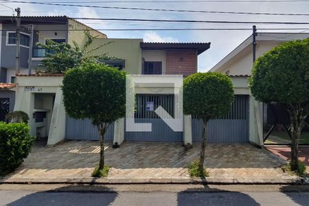 Casa à venda com 300m², 3 quartos e 3 vagasFachada