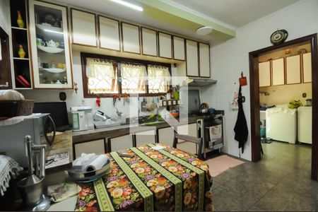 Casa à venda com 300m², 3 quartos e 3 vagasCozinha - Armários