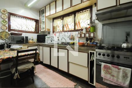 Casa à venda com 300m², 3 quartos e 3 vagasCozinha - Armários