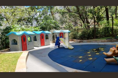 Apartamento à venda com 260m², 3 quartos e 4 vagas Apartamento à venda com 260m², 3 quartos e 4 vagasÁrea comum - Playground