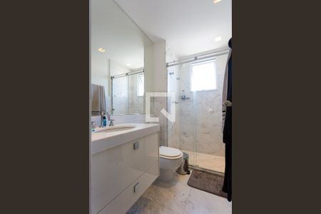 Apartamento à venda com 260m², 3 quartos e 4 vagas Apartamento à venda com 260m², 3 quartos e 4 vagasBanheiro da Suíte 2