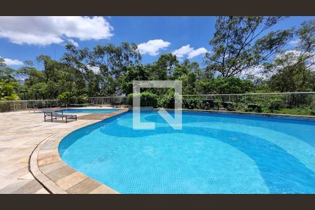 Apartamento à venda com 260m², 3 quartos e 4 vagas Apartamento à venda com 260m², 3 quartos e 4 vagasÁrea comum - Piscina