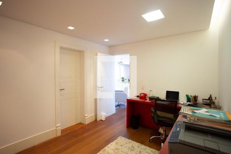 Apartamento à venda com 260m², 3 quartos e 4 vagas Apartamento à venda com 260m², 3 quartos e 4 vagasEscritório