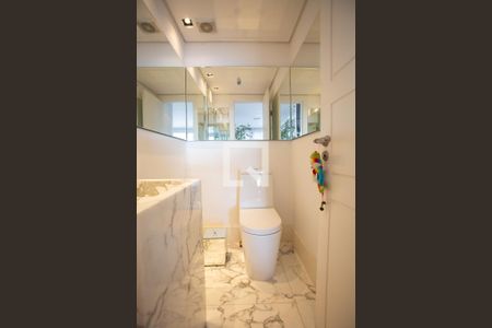 Apartamento à venda com 260m², 3 quartos e 4 vagas Apartamento à venda com 260m², 3 quartos e 4 vagasLavabo