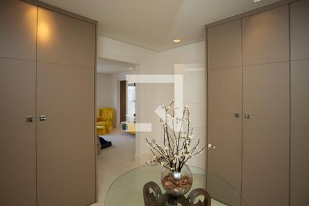 Apartamento à venda com 260m², 3 quartos e 4 vagas Apartamento à venda com 260m², 3 quartos e 4 vagasCloset da suíte 2