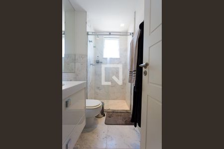 Apartamento à venda com 260m², 3 quartos e 4 vagas Apartamento à venda com 260m², 3 quartos e 4 vagasBanheiro da Suíte 2