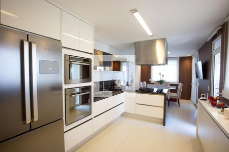 Apartamento à venda com 260m², 3 quartos e 4 vagas Apartamento à venda com 260m², 3 quartos e 4 vagasCozinha
