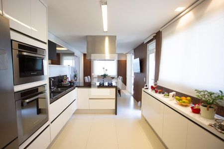 Apartamento à venda com 260m², 3 quartos e 4 vagas Apartamento à venda com 260m², 3 quartos e 4 vagasCozinha