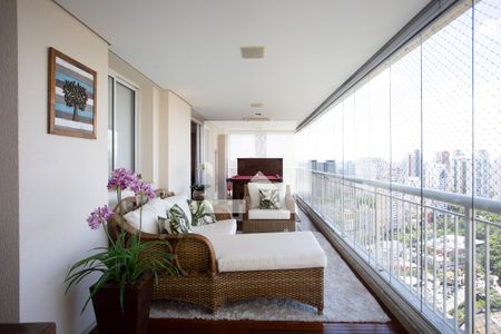 Apartamento à venda com 260m², 3 quartos e 4 vagas Apartamento à venda com 260m², 3 quartos e 4 vagasVaranda da Sala