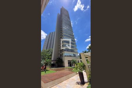 Apartamento à venda com 260m², 3 quartos e 4 vagas Apartamento à venda com 260m², 3 quartos e 4 vagasFachada