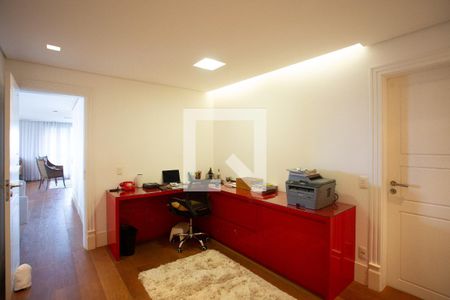 Apartamento à venda com 260m², 3 quartos e 4 vagas Apartamento à venda com 260m², 3 quartos e 4 vagasEscritório