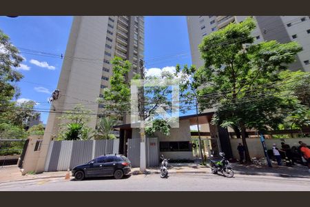 Apartamento à venda com 260m², 3 quartos e 4 vagas Apartamento à venda com 260m², 3 quartos e 4 vagasFachada
