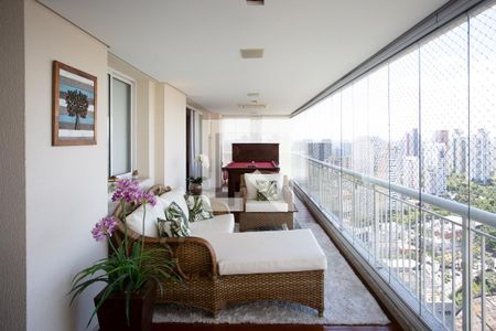Apartamento à venda com 260m², 3 quartos e 4 vagas Apartamento à venda com 260m², 3 quartos e 4 vagasVaranda da Sala