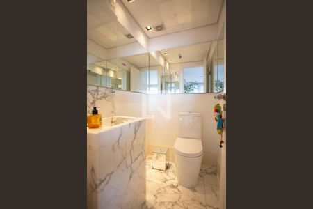 Apartamento à venda com 260m², 3 quartos e 4 vagas Apartamento à venda com 260m², 3 quartos e 4 vagasLavabo