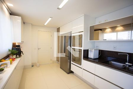 Apartamento à venda com 260m², 3 quartos e 4 vagas Apartamento à venda com 260m², 3 quartos e 4 vagasCozinha