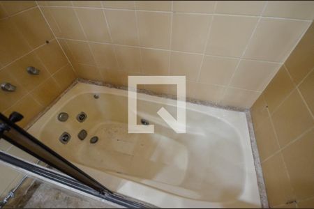 Apartamento à venda com 200m², 4 quartos e 2 vagas Apartamento à venda com 200m², 4 quartos e 2 vagasBanheiro da Suíte 1