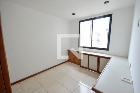 Apartamento à venda com 200m², 4 quartos e 2 vagas Apartamento à venda com 200m², 4 quartos e 2 vagasSuíte 3