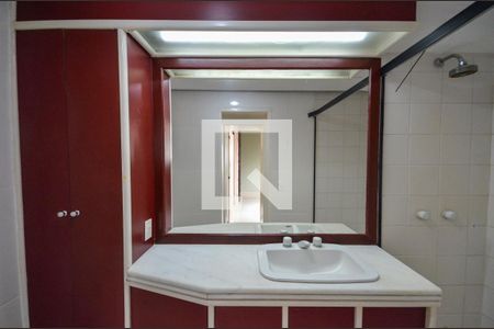 Apartamento à venda com 200m², 4 quartos e 2 vagas Apartamento à venda com 200m², 4 quartos e 2 vagasBanheiro da Suíte 2