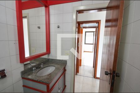 Apartamento à venda com 200m², 4 quartos e 2 vagas Apartamento à venda com 200m², 4 quartos e 2 vagasBanheiro da Suíte 3