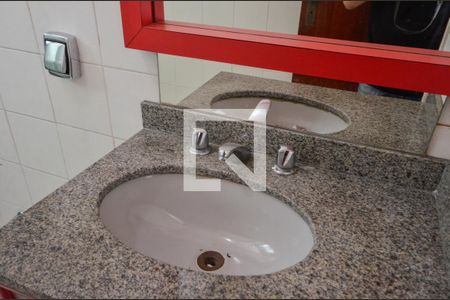 Apartamento à venda com 200m², 4 quartos e 2 vagas Apartamento à venda com 200m², 4 quartos e 2 vagasBanheiro da Suíte 3