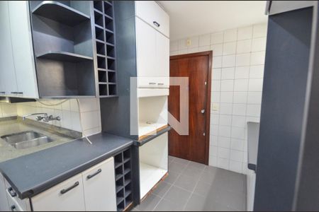Apartamento à venda com 200m², 4 quartos e 2 vagas Apartamento à venda com 200m², 4 quartos e 2 vagasCozinha