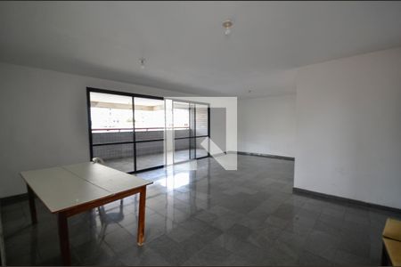 Apartamento à venda com 200m², 4 quartos e 2 vagas Apartamento à venda com 200m², 4 quartos e 2 vagasÁrea comum - Salão de festas