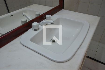 Apartamento à venda com 200m², 4 quartos e 2 vagas Apartamento à venda com 200m², 4 quartos e 2 vagasBanheiro da Suíte 2