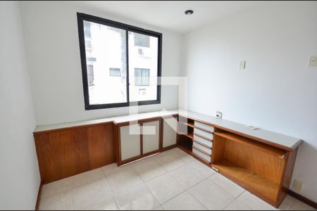 Apartamento à venda com 200m², 4 quartos e 2 vagas Apartamento à venda com 200m², 4 quartos e 2 vagasSuíte 3