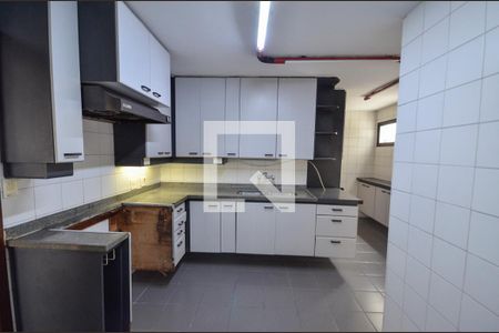 Apartamento à venda com 200m², 4 quartos e 2 vagas Apartamento à venda com 200m², 4 quartos e 2 vagasCozinha