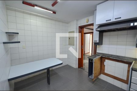 Apartamento à venda com 200m², 4 quartos e 2 vagas Apartamento à venda com 200m², 4 quartos e 2 vagasCozinha