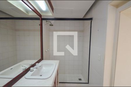 Apartamento à venda com 200m², 4 quartos e 2 vagas Apartamento à venda com 200m², 4 quartos e 2 vagasBanheiro da Suíte 2
