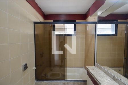 Apartamento à venda com 200m², 4 quartos e 2 vagas Apartamento à venda com 200m², 4 quartos e 2 vagasBanheiro da Suíte 1