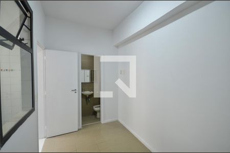Apartamento à venda com 200m², 4 quartos e 2 vagas Apartamento à venda com 200m², 4 quartos e 2 vagasQuarto de Serviço