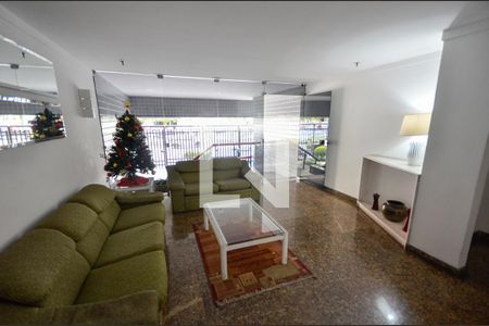 Apartamento à venda com 200m², 4 quartos e 2 vagas Apartamento à venda com 200m², 4 quartos e 2 vagasHall