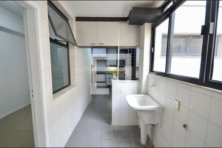 Apartamento à venda com 200m², 4 quartos e 2 vagas Apartamento à venda com 200m², 4 quartos e 2 vagasÁrea de Serviço