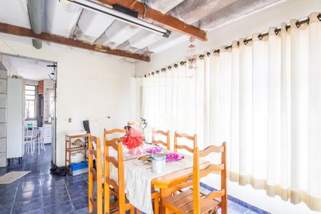 Casa à venda com 250m², 6 quartos e 4 vagasCopa e Cozinha (Casa 2)