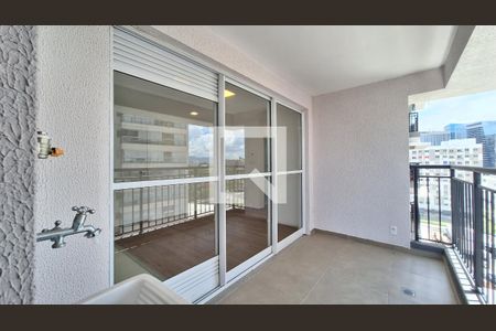 Varanda e área de serviço de apartamento à venda com 2 quartos, 50m² em Barra Funda, São Paulo