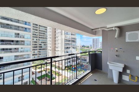 Varanda e área de serviço de apartamento à venda com 2 quartos, 50m² em Barra Funda, São Paulo