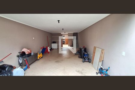 Casa à venda com 190m², 3 quartos e 5 vagas Casa à venda com 190m², 3 quartos e 5 vagasGaragem