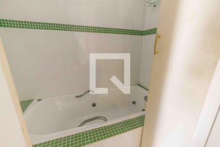 Apartamento à venda com 270m², 5 quartos e 4 vagas Apartamento à venda com 270m², 5 quartos e 4 vagasBanheira da Suíte 1