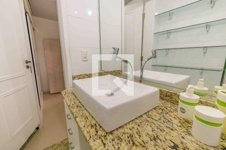 Apartamento à venda com 270m², 5 quartos e 4 vagas Apartamento à venda com 270m², 5 quartos e 4 vagasBanheiro da Suíte 1