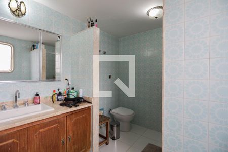 Apartamento à venda com 198m², 4 quartos e 2 vagasBanheiro da Suíte